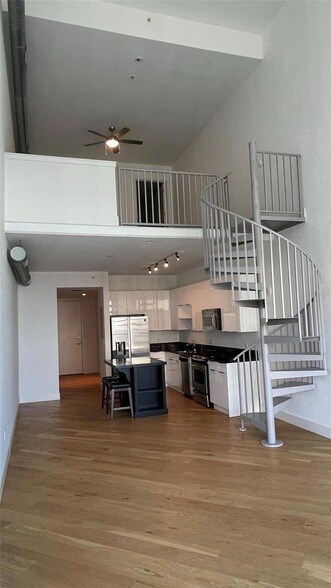 Building Photo - 150 E Robinson St