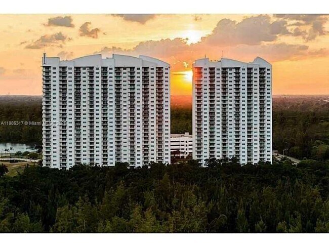 Building Photo - 14951 Royal Oaks Ln