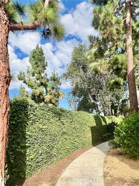 Building Photo - 1350 Cabrillo Park Dr