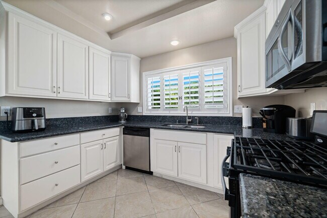 Building Photo - 78483 Cll Huerta