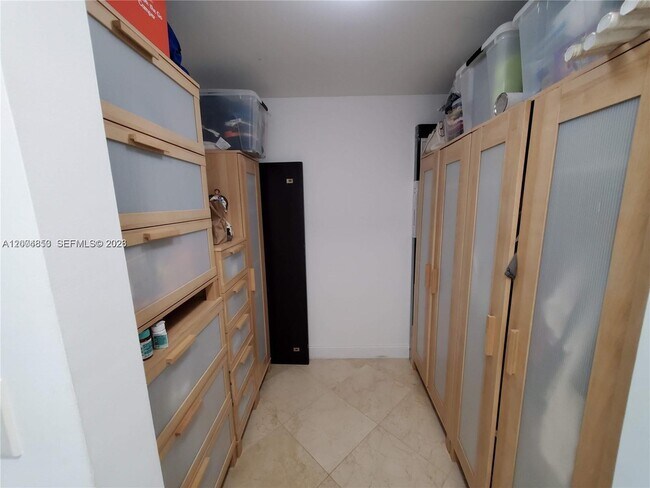 Building Photo - 2101 Brickell Ave