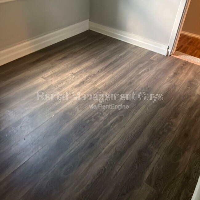 Building Photo - 2110 Fremont Ave N