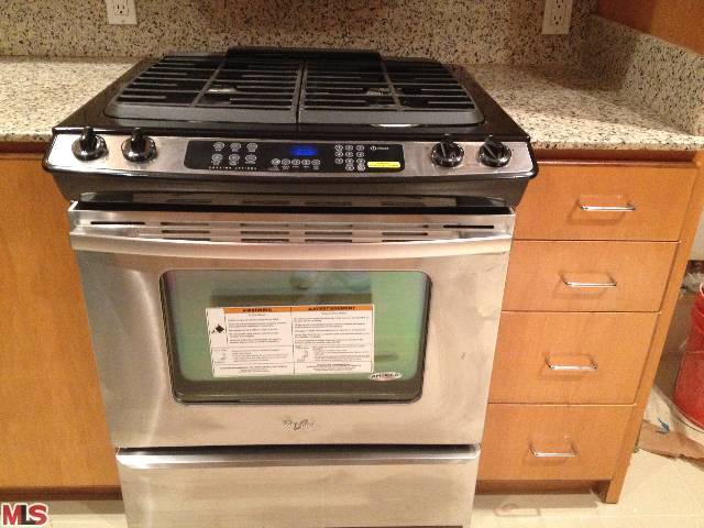 convection oven - 1534 Amherst Ave