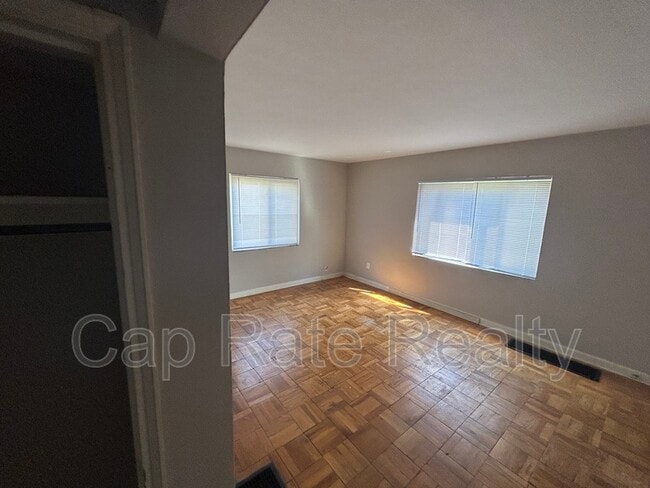 Building Photo - 107 N Hampton Rd