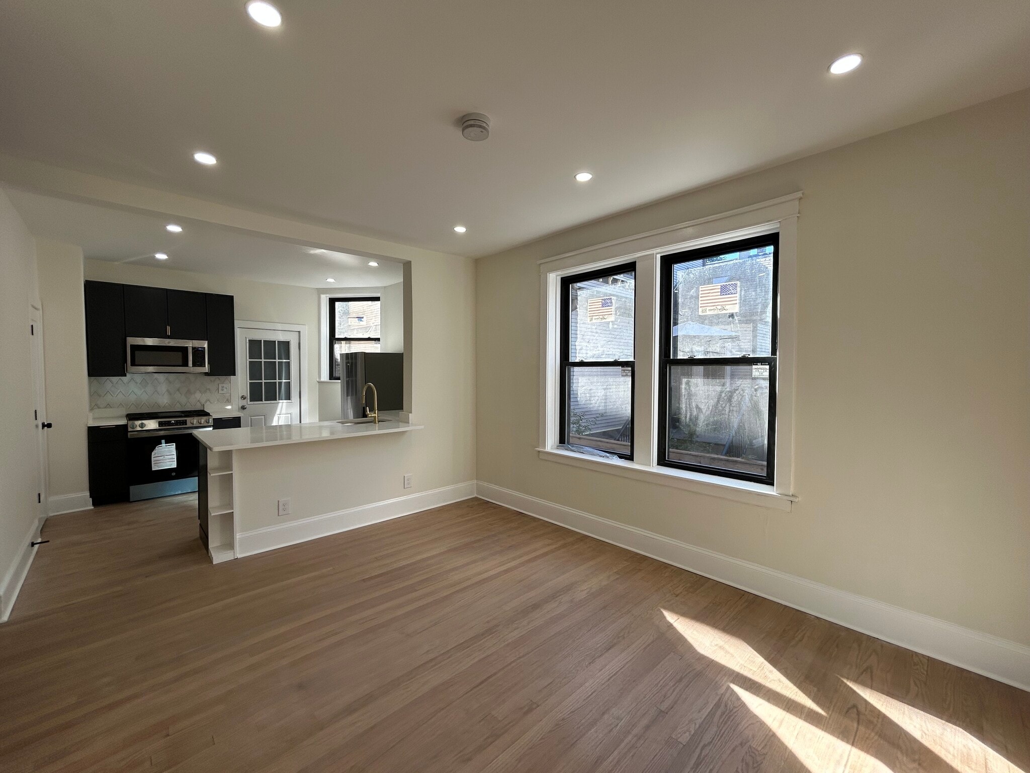 Building Photo - 4636 N Hamilton Ave