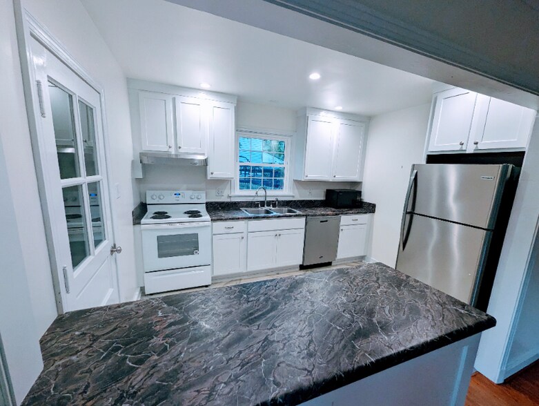Building Photo - 2832 Jeffers Dr