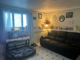 Building Photo - 87 Salem St