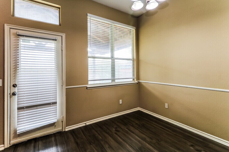 Building Photo - 2200 SW 141st Pl