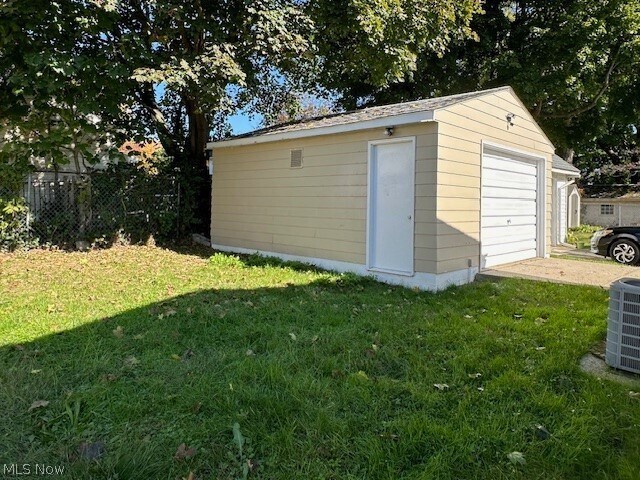 Building Photo - 807 Albemarle Ave