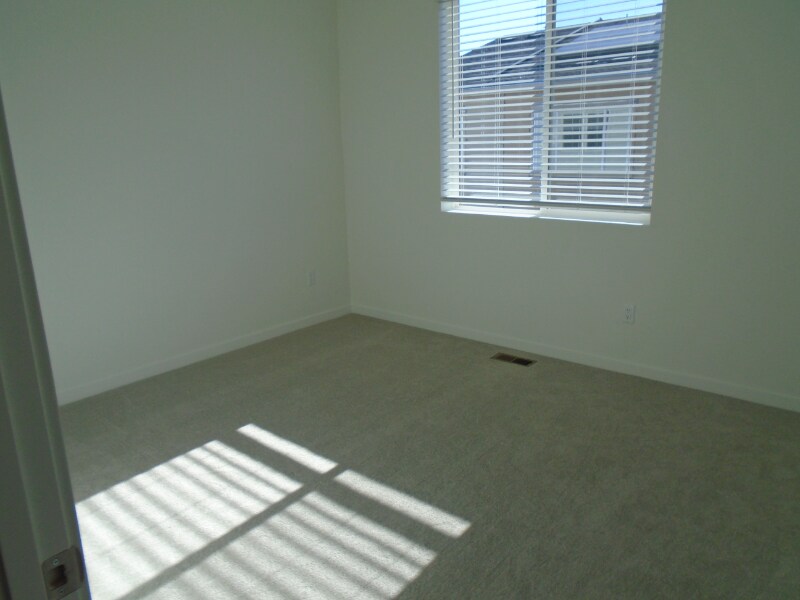 Building Photo - 5387 Euclid Dr