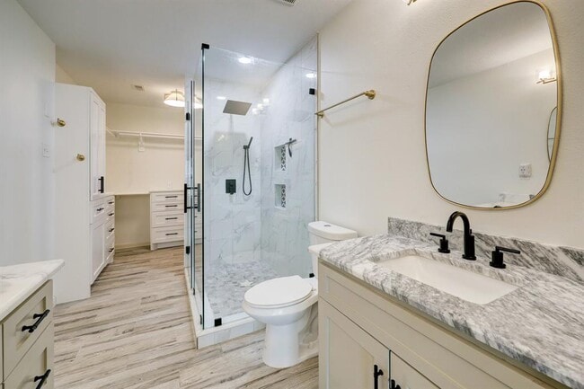 Building Photo - 2207 Stonecrest Dr