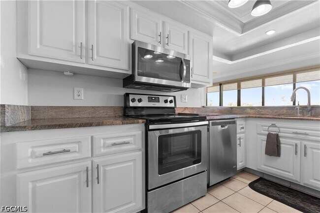 Building Photo - 5665 Trailwinds Dr