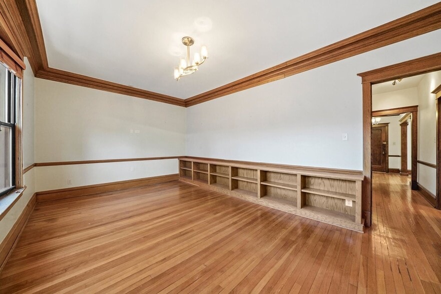 Dining Room, empty - 5520 S Cornell Ave