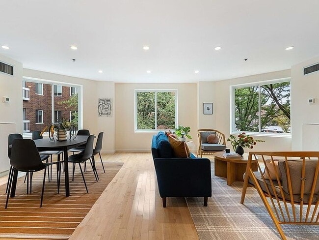 Building Photo - "Spacious 2-Bed Retreat with Granite Touches & Pool Access in Cambridge's Heart!"