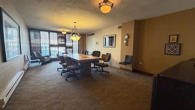 Building Photo - 35th Floor Downtown Denver Condo | 1 Bed | Private Balcony | Mountain Views