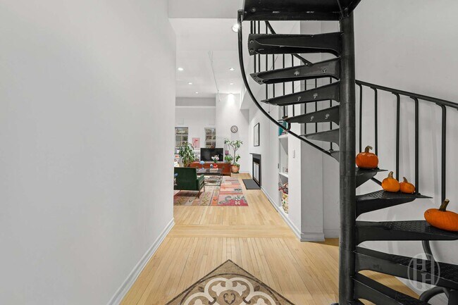 Building Photo - 426 W Broadway