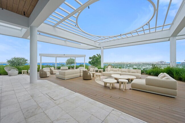 Building Photo - 580 72nd St