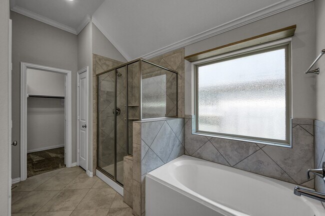 Building Photo - 122 S Bearkat Ct