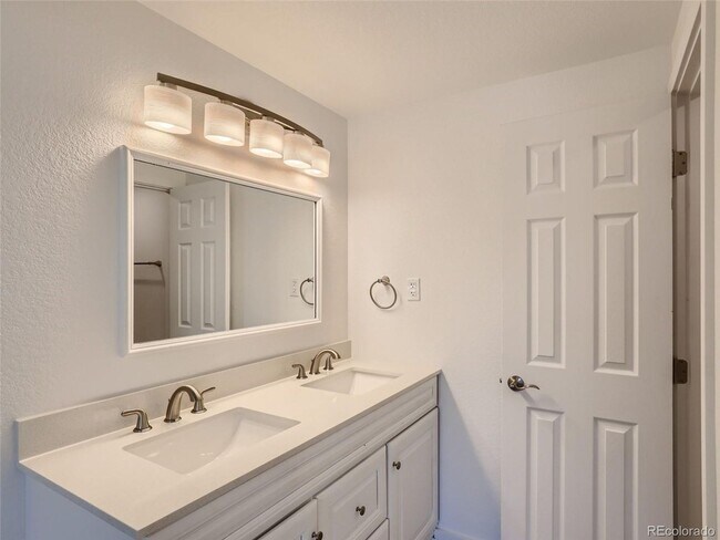 Building Photo - Take advantage of our limited-time offer: ...