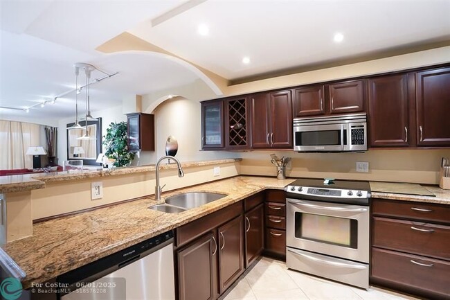 Building Photo - 2681 S Course Dr