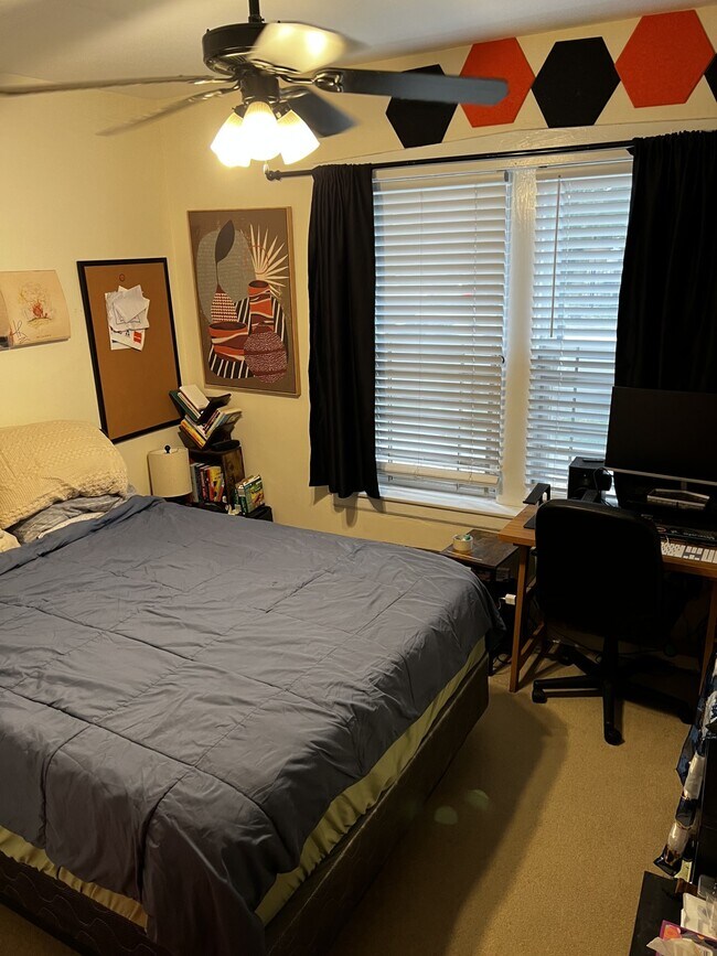 Building Photo - 3418 N Seminary Ave