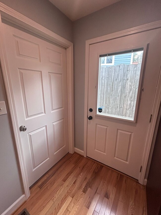 Building Photo - Modern Boone Home | Double Primary Suites | Walk to New Market, Watauga High & the AppalCART