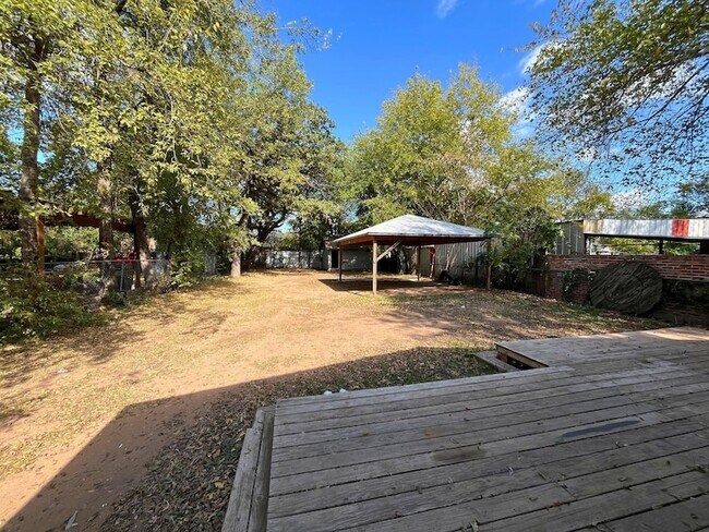 Building Photo - 3913 Chenault St