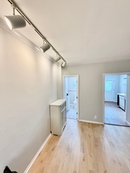 Building Photo - 2322 S Hutchinson St