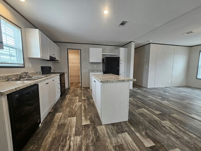 Building Photo - 464 Suwanee Dr
