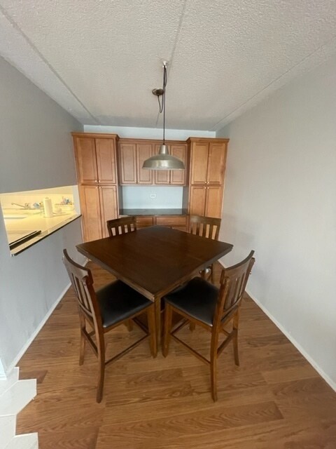 Building Photo - 1301 N Western Ave