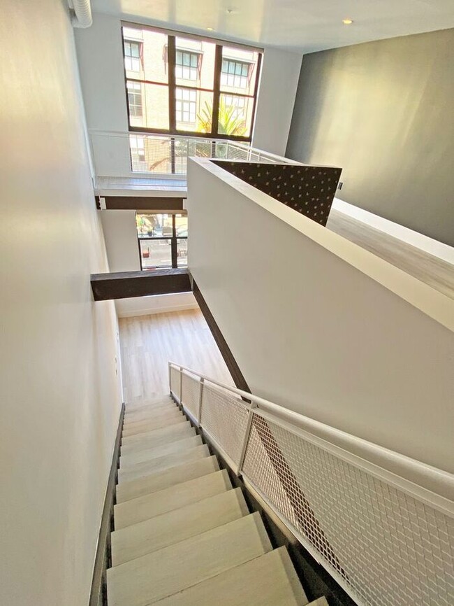 Building Photo - LUXURY Living at Santana Row! Private Cond...