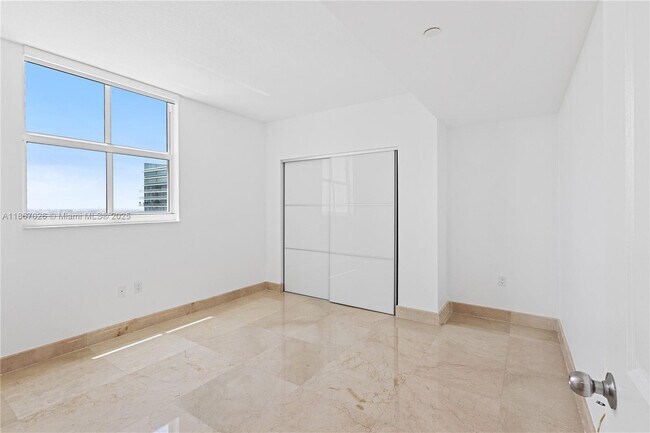 Building Photo - 1250 S Miami Ave