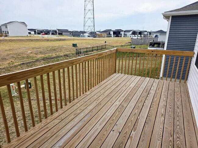 Building Photo - 655 NW Williamsburg Ln