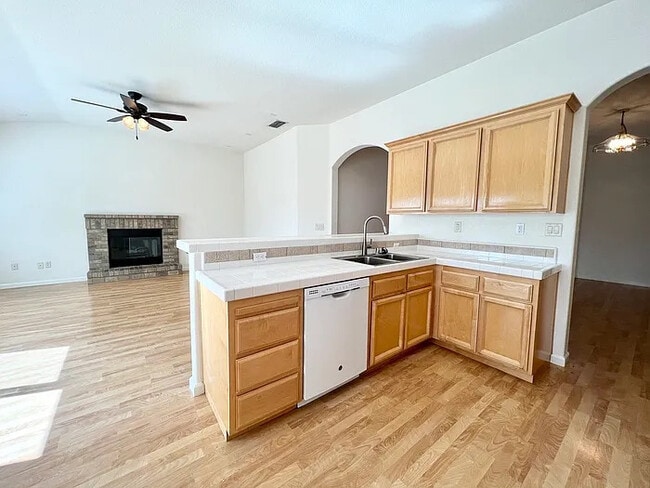 Building Photo - Beautiful One-Level Ranch-Style Home in Ro...