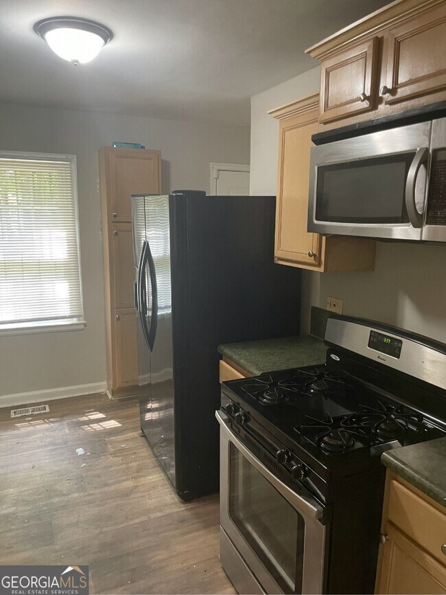 Building Photo - 1589 Pinehurst Dr SW