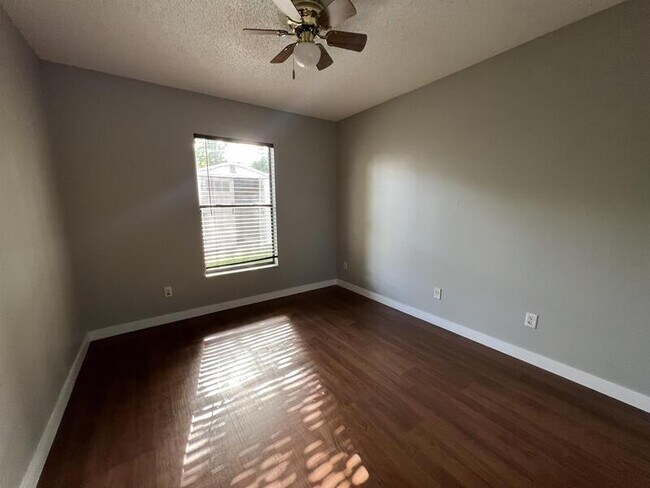 Building Photo - 2153 River Park Blvd