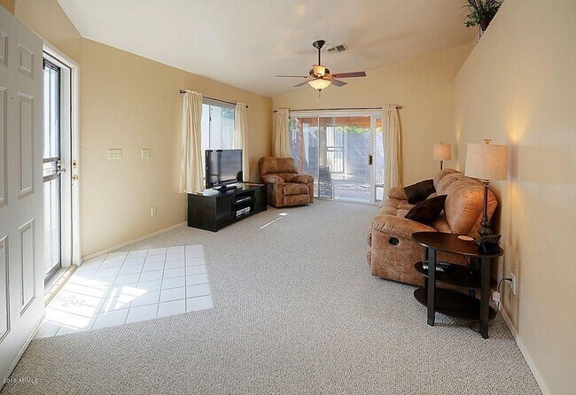 Building Photo - CLEAN AND READY TO RENT