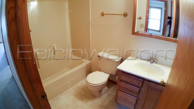Building Photo - 1504 Brookdale Ln NE