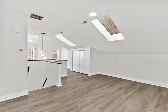 Building Photo - 972 State St