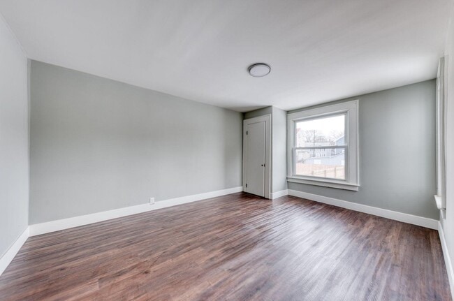 Building Photo - 68 Lewis Ave