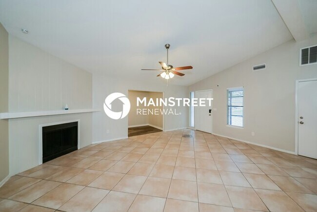 Building Photo - 3 Bedroom Pet-Friendly Home in SARASOTA, FL with Main Street Renewal