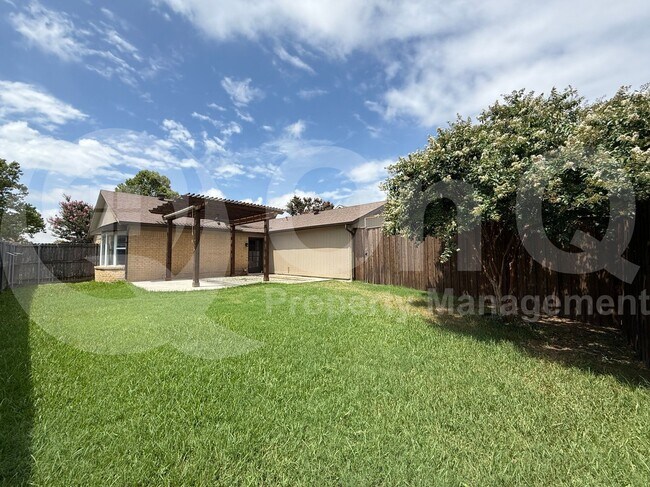 Building Photo - 2929 Holy Cross Ln