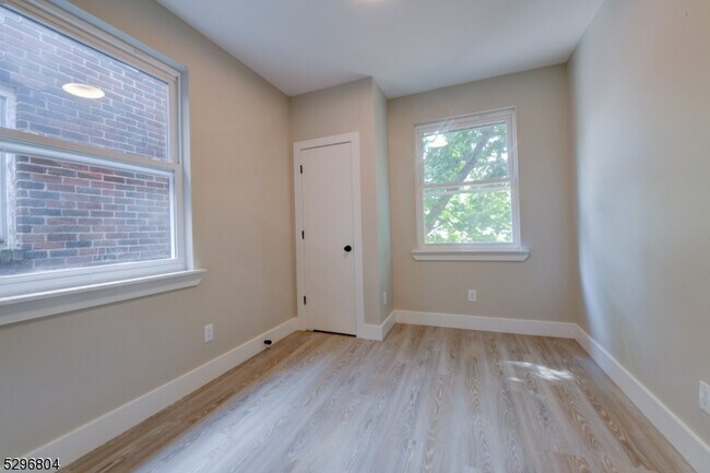 Building Photo - 477 S 20th St