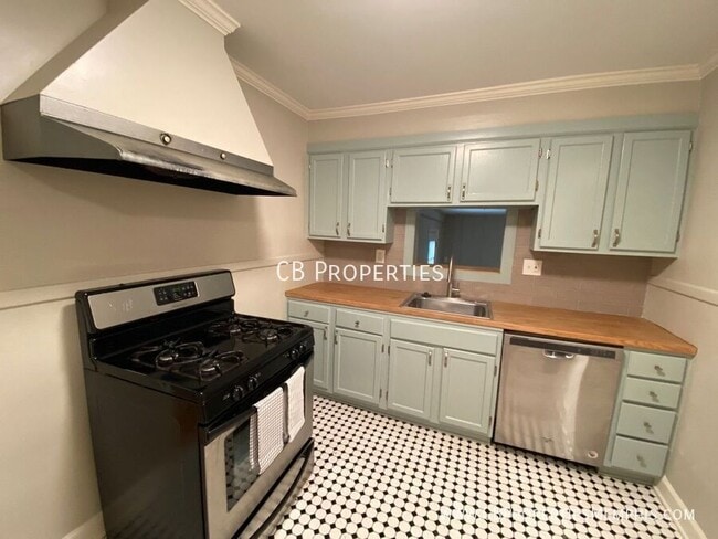 Building Photo - 907 Echles St