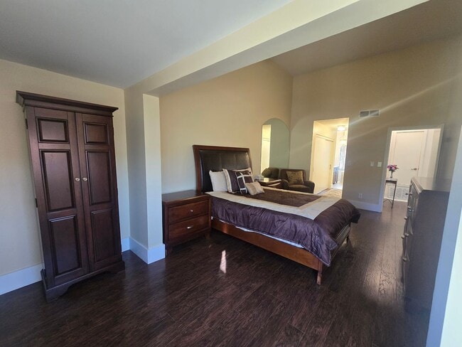 Building Photo - Furnished, 1-Year Long-Term Rental