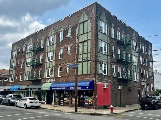 Primary Photo - 5-7 Kelly Pkwy