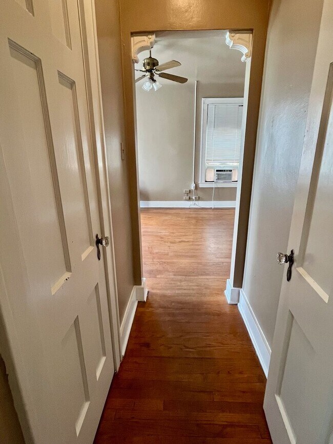 Building Photo - 424 E Ashby Pl