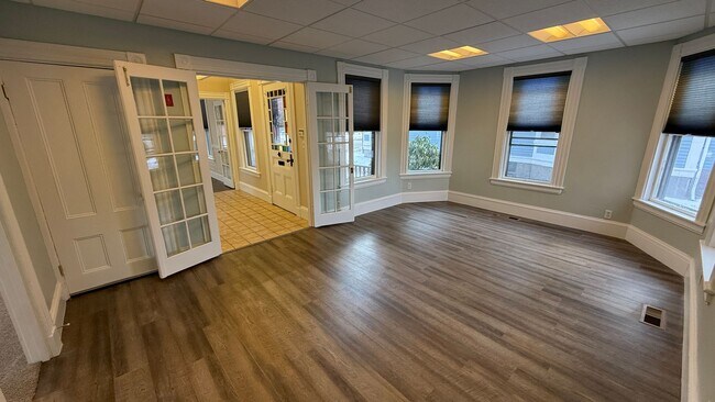 Building Photo - 36 Wakefield St