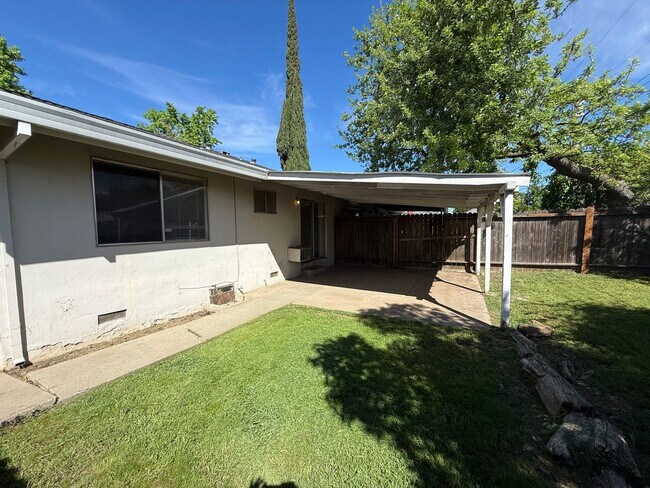 Building Photo - 4694001/85