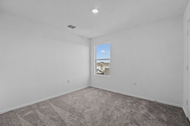 Building Photo - 910 Stricker Path